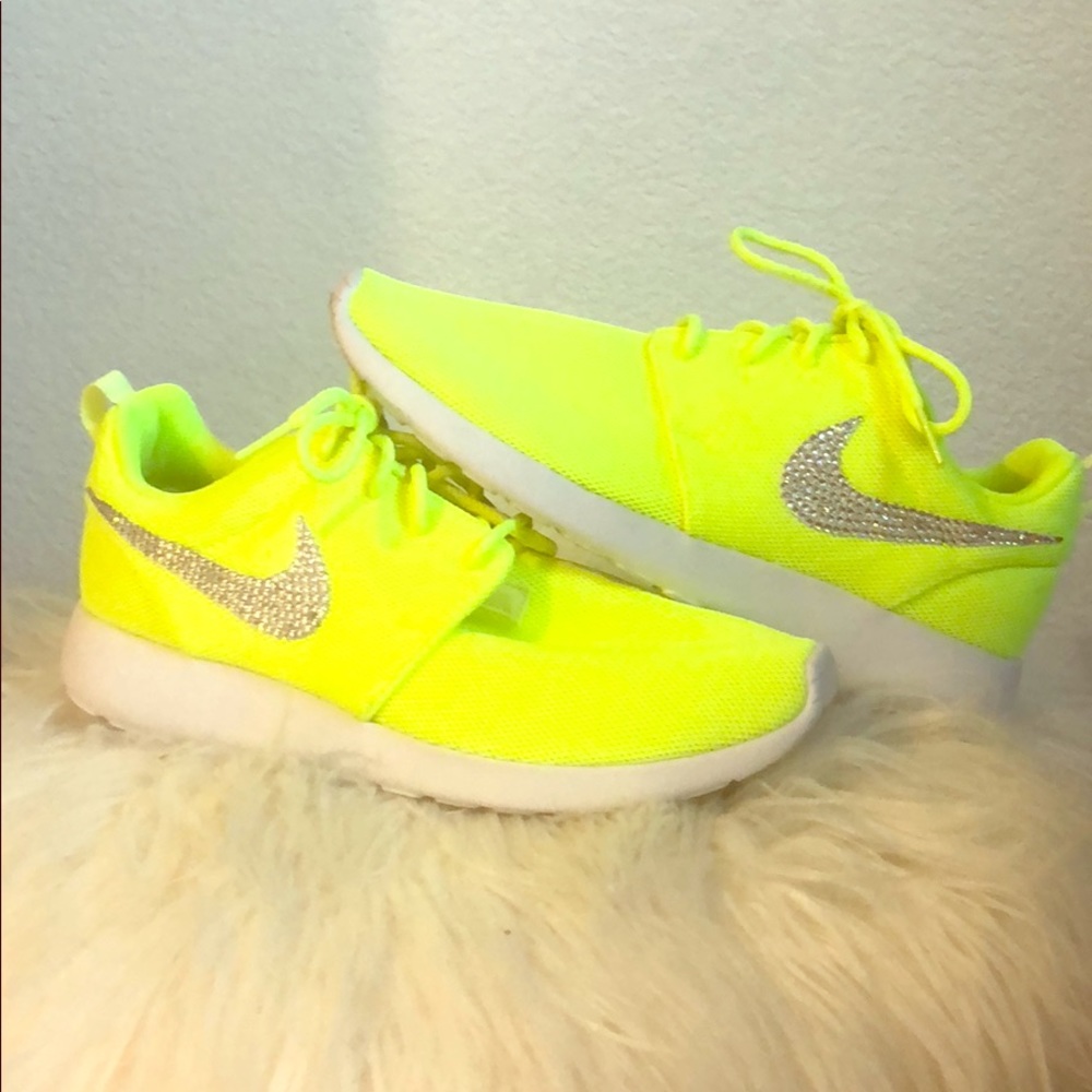 Super cute sparkly Nike shoes!!